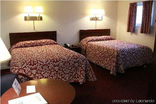 Berkshire Inn Pittsfield Room photo