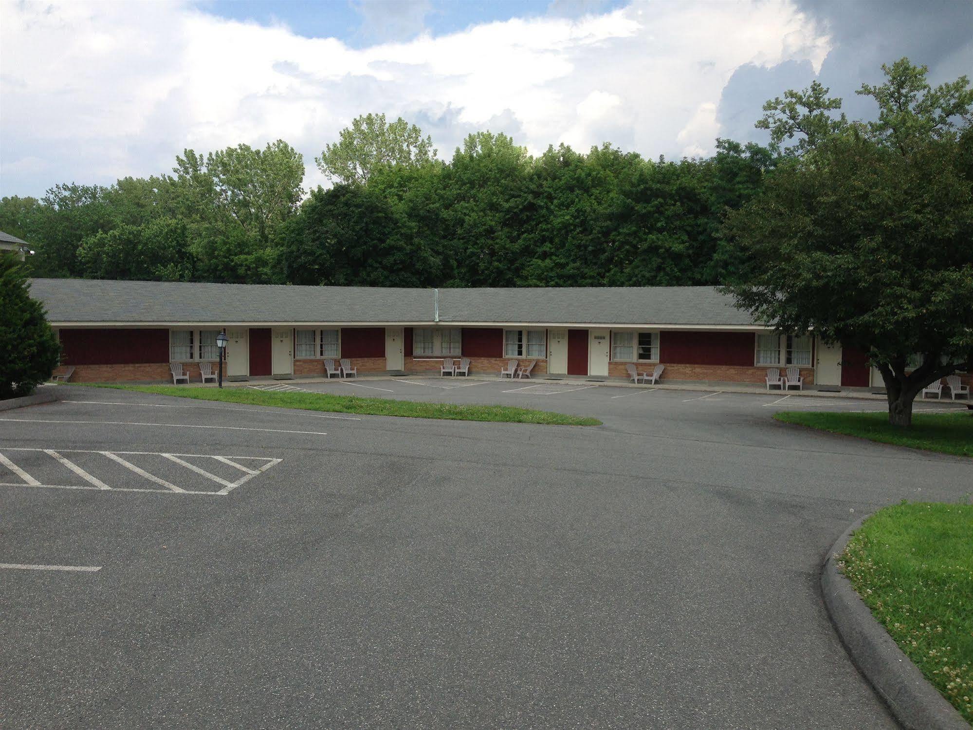 Berkshire Inn Pittsfield Exterior photo